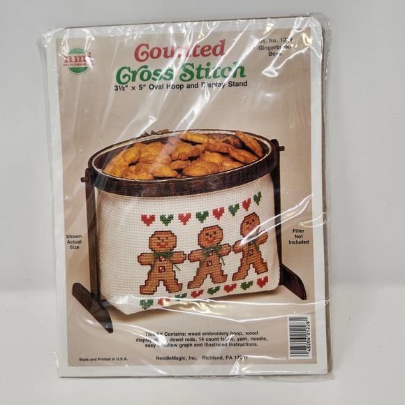 NeedleMagic NMI Counted Cross Stitch Oval Hoop and Display Stand Gingerbread Men - Picture 1 of 5